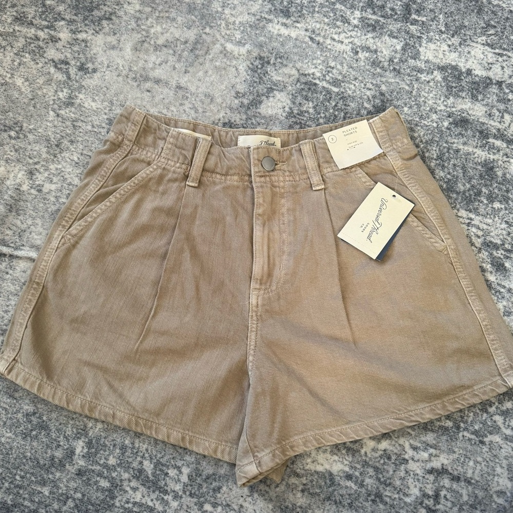 New with tags universal thread high rise pleated shorts